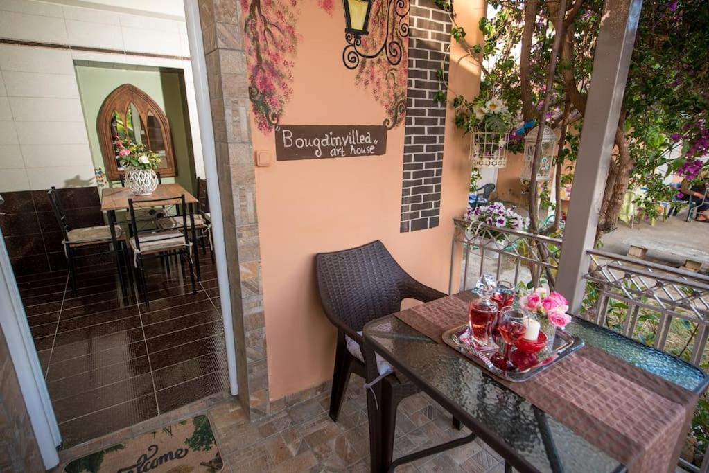 Bougainvillea House 1 卡拉马塔 外观 照片